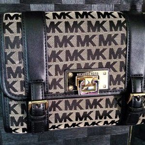 Michael Kors Signature MK Logo Bedford Small School Messenger Crossbody Bag